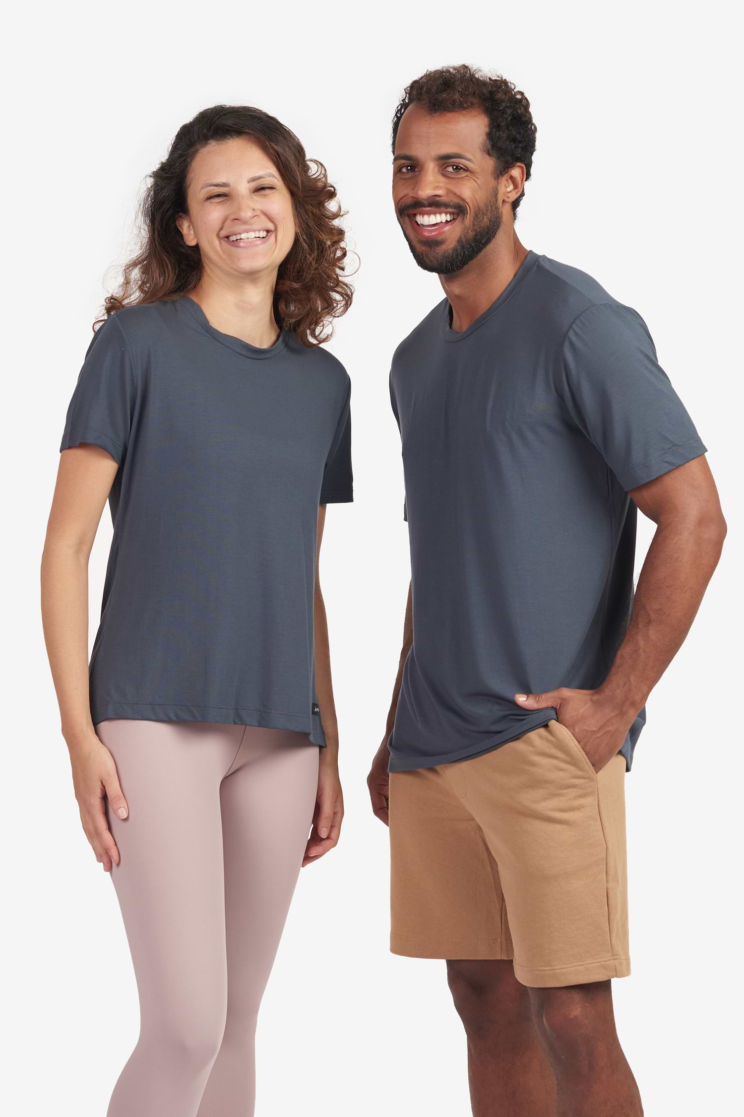 camiseta-comfort-tech-yogateria-grafite-03