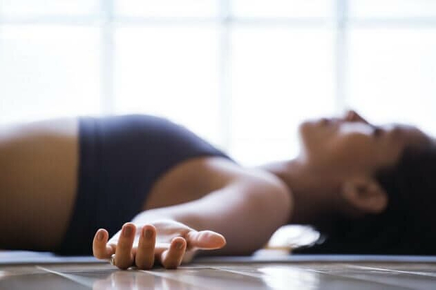 Yoga-nidra-relaxando-mente