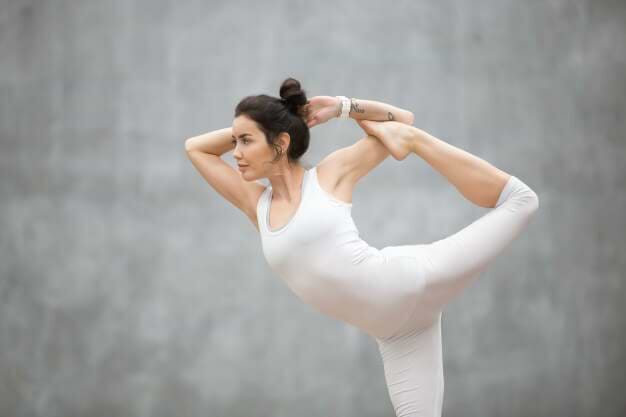 postura-de-danca-shiva-yogateria