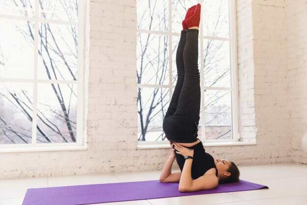 sarvangasana-postura-vela-yogateria