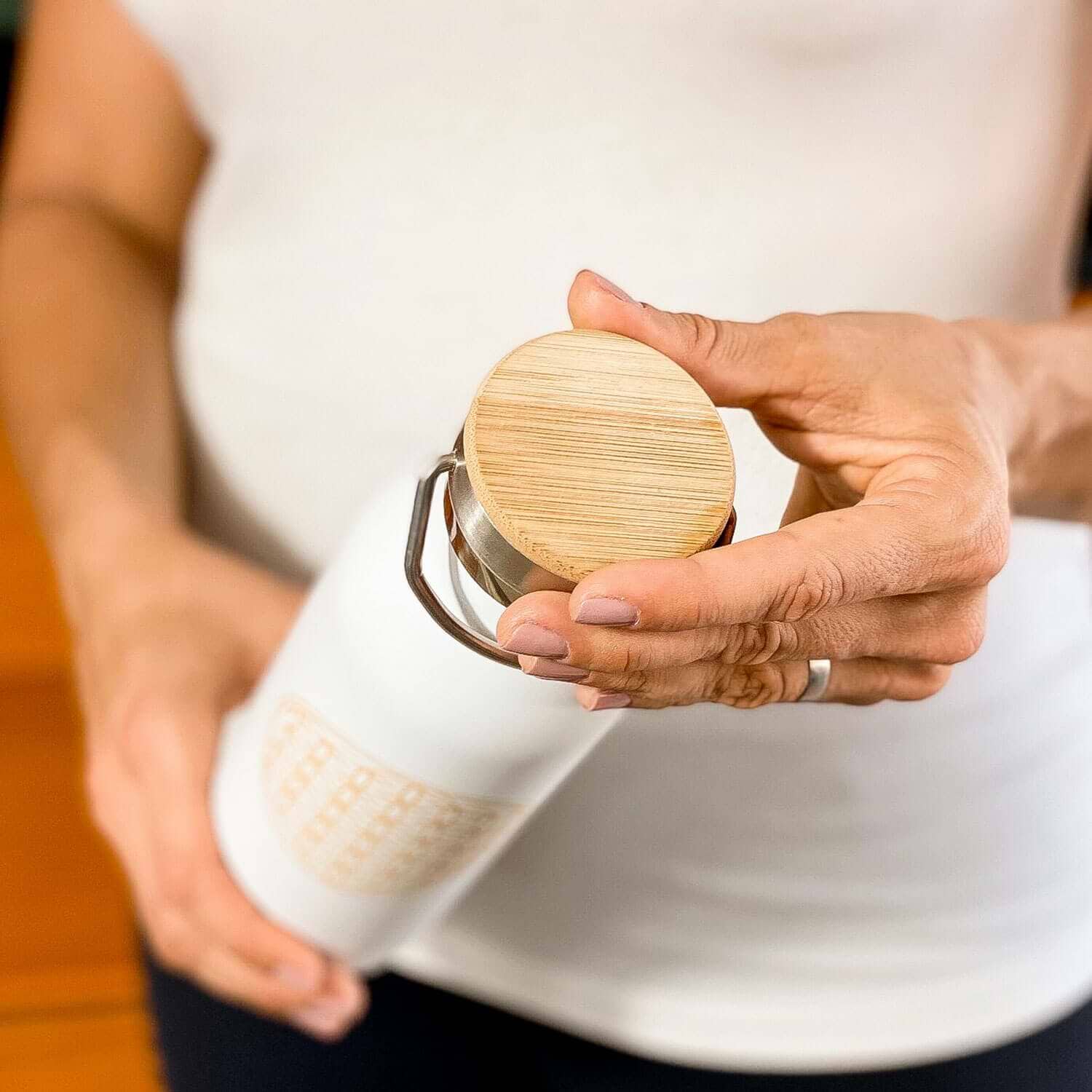garrafa-branca-yogateria-4