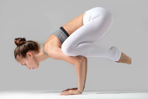 bakasana-postura-corvo-yogateria