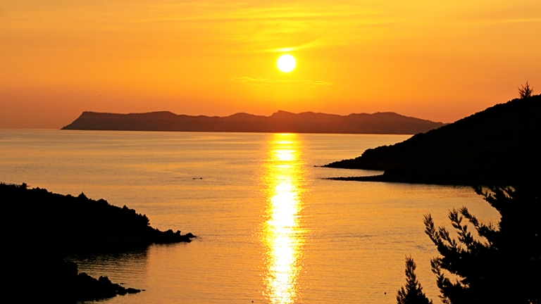 Stunning sunsets over the bay