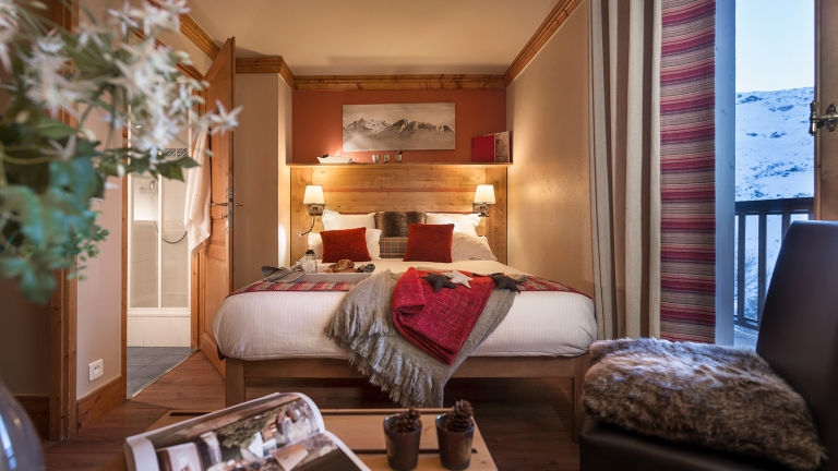 A warmly furnished club double room