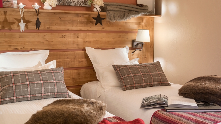 A comfy club twin room