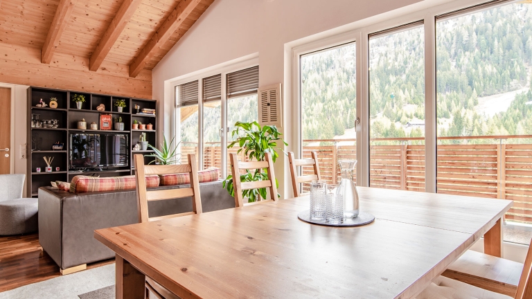 The light and airy longe/diner