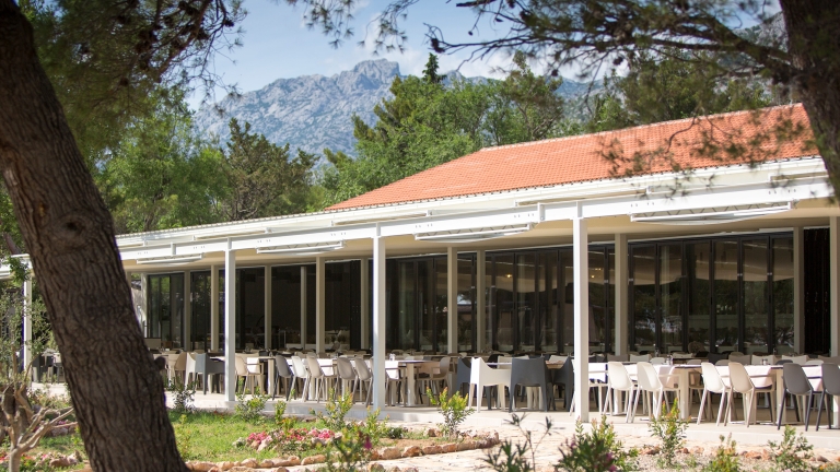 Restaurant terrace at Alana Beach Club 
