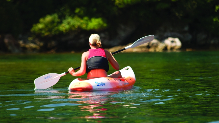 Kayaking around the bay at Neilson | Cook's Club Adakoy