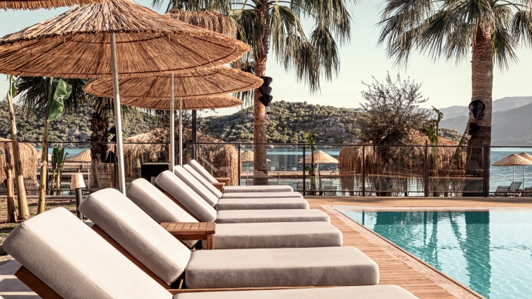 Poolside relaxation at Neilson | Cook's Club Adakoy