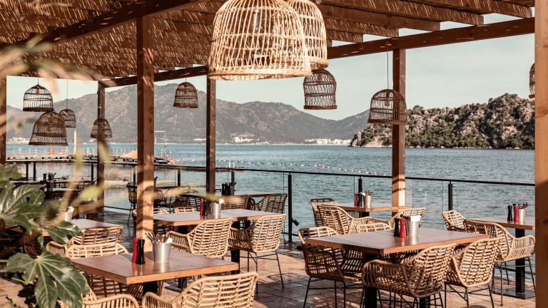 Waterfront dining at Neilson | Cook's Club Adakoy