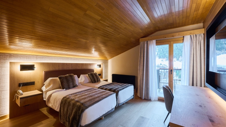 Double or twin in the eaves