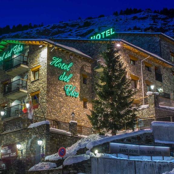 The Del Clos by night