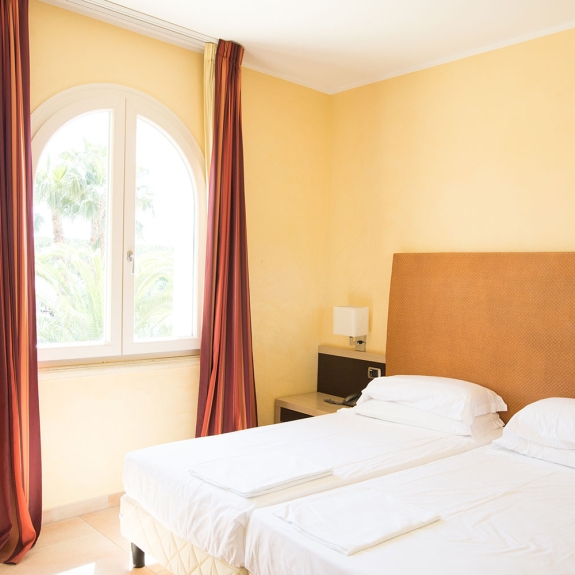 hotel club twin bedroom