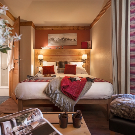 A warmly furnished club double room