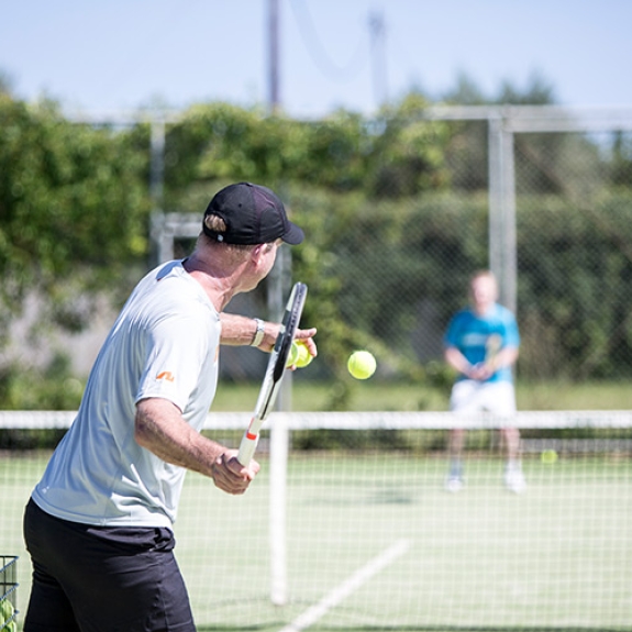 two people playing tennis