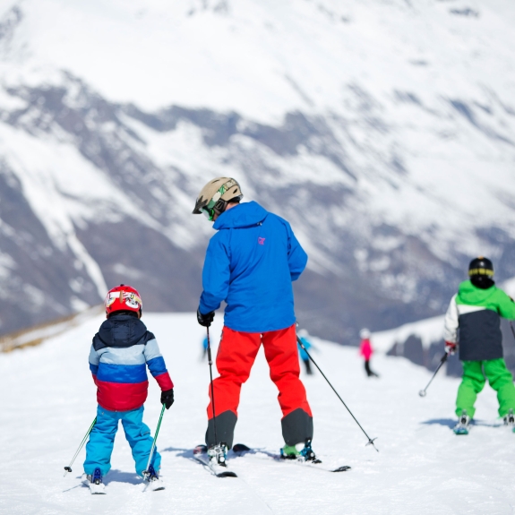 kids learning to ski
