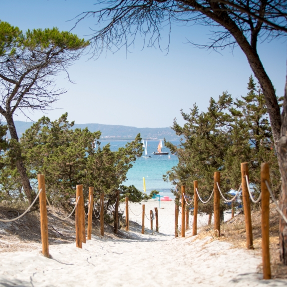 Path to the beach at Baia dei Mori Beach Club