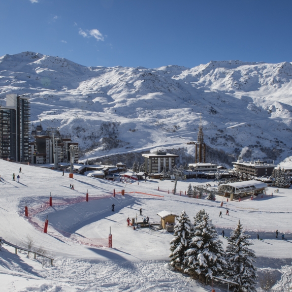 Lifts up from Les Menuires