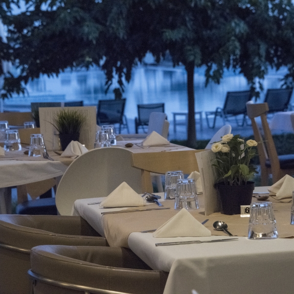 Alfresco dining at Messini Beach Club