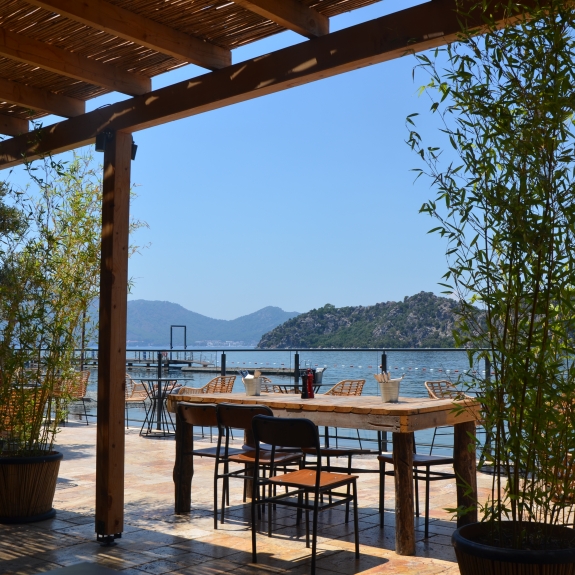 Waterfront restaurant terrace at Neilson | Cook's Club Adakoy