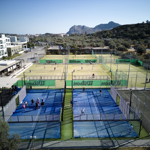 6 tennis courts and 2 padel courts at Levante Beach Club