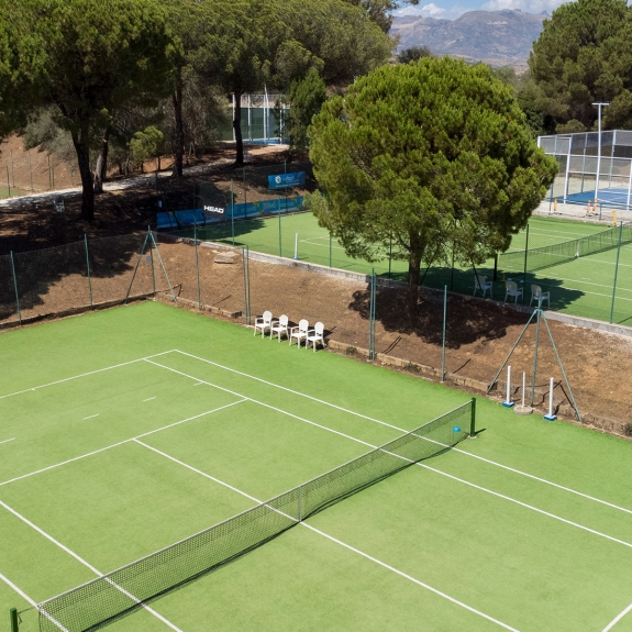 Racket sports centre with six tennis courts, two padel courts and eight pickeball courts
