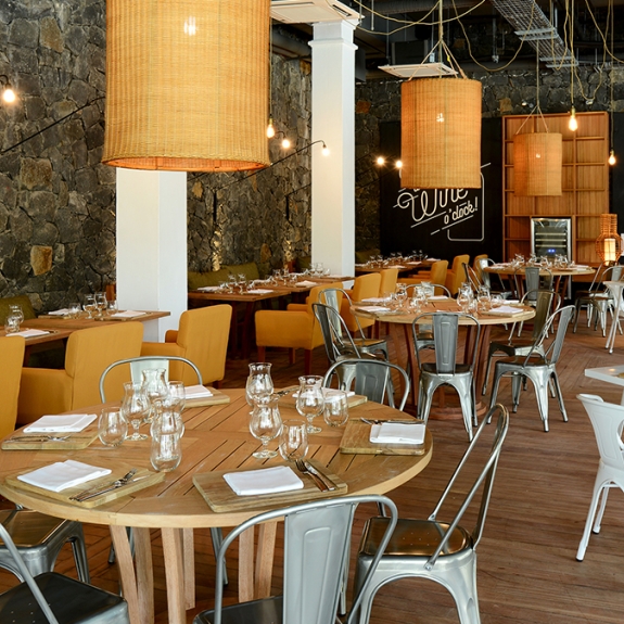 Bistro Restaurant - salads, burgers and rotisserie