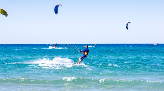 People kitesurfing on holiday in Sardinia