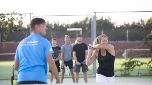 Beginner tennis group
