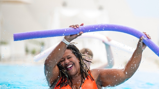 What happens in an aqua fit class?