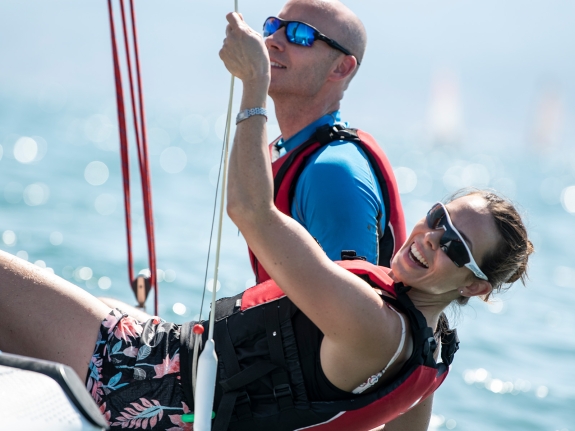 couple dinghy sailing