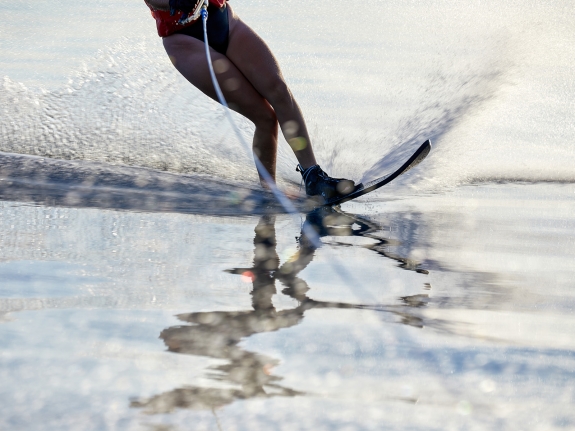 woman waterskiing