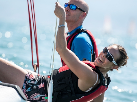couple dinghy sailing