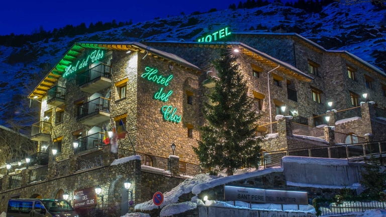 The Del Clos by night