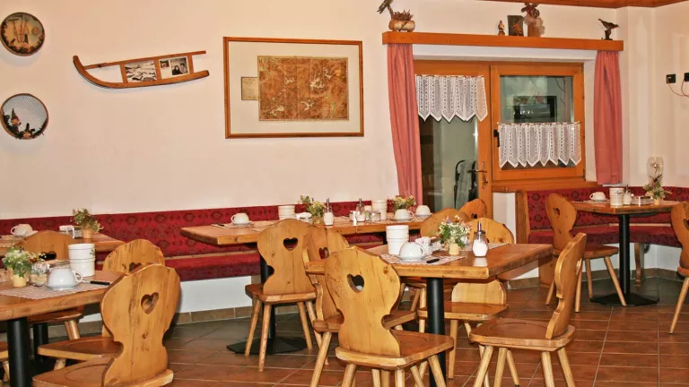 The breakfast room