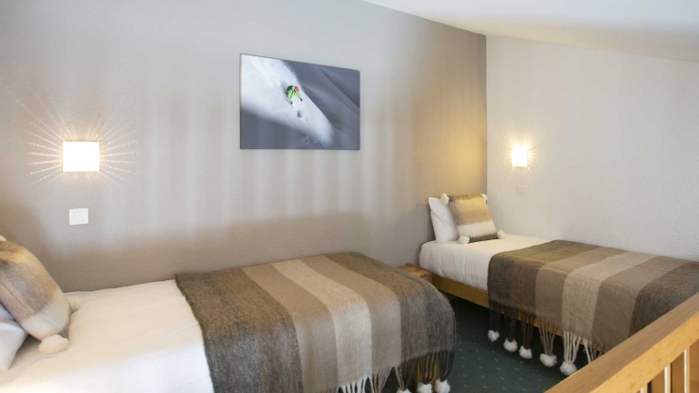 The upstairs of a club mezzanine room