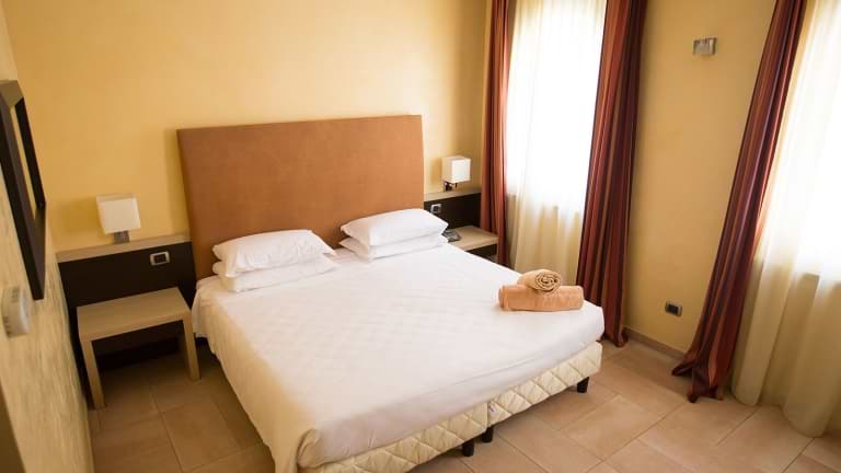 hotel economy double bedroom