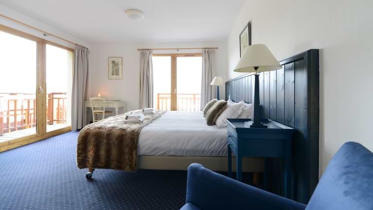 A double aspect double room