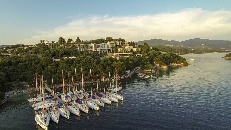 Yacht pontoon at Retreat Beachclub