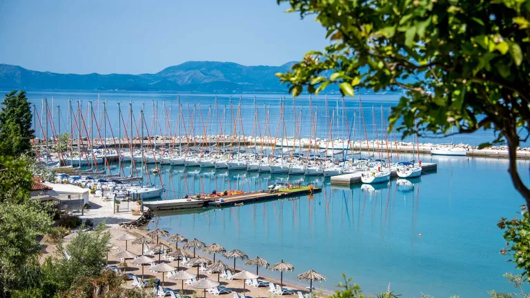 The yacht pontoon at Vounaki Beachclub
