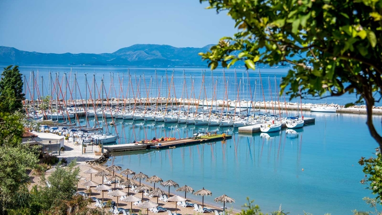 The yacht pontoon at Vounaki Beachclub