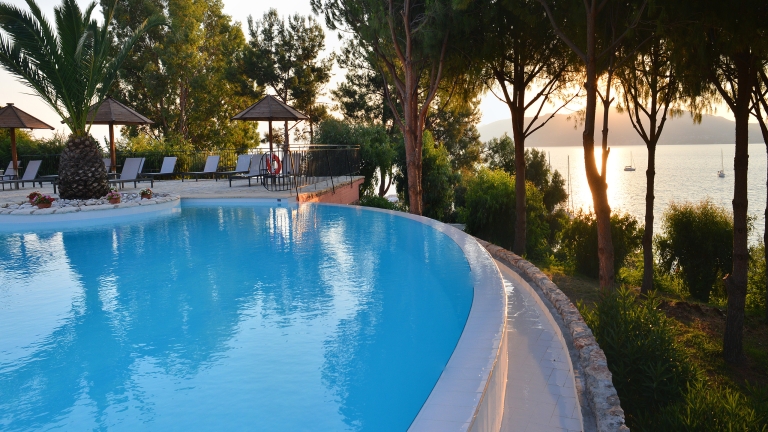 Infinity pool at Vounaki Beach Club