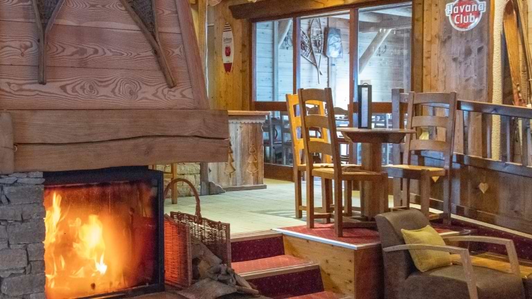 Bar at Hotel Le Menuire & Spa