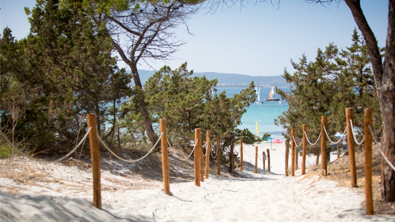 Path to the beach at Baia dei Mori Beach Club