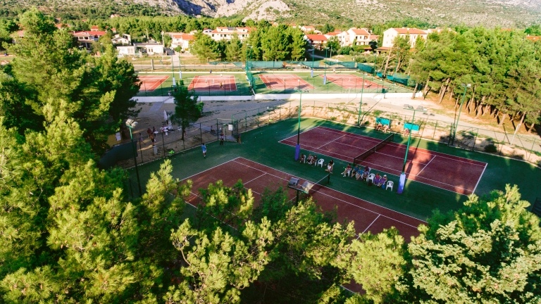 6 tennis courts at Alana Beach Club