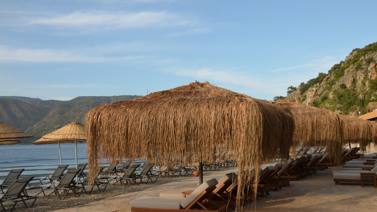 Sea front relaxation at Neilson | Cook's Club Adakoy