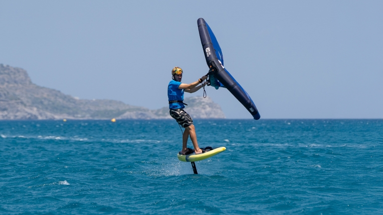 Wing-foiling in Levante