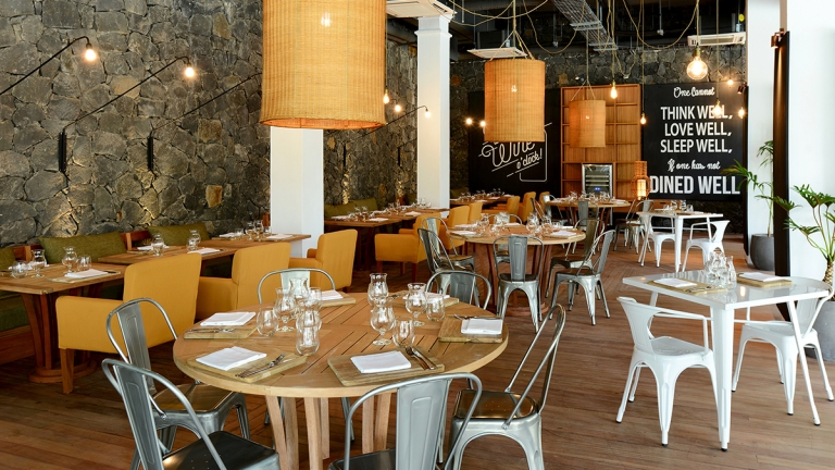 Bistro Restaurant - salads, burgers and rotisserie