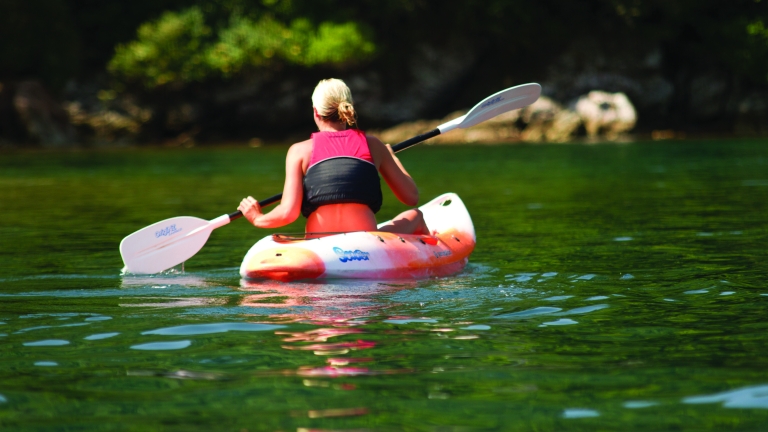 Kayaking around the bay at Neilson | Cook's Club Adakoy