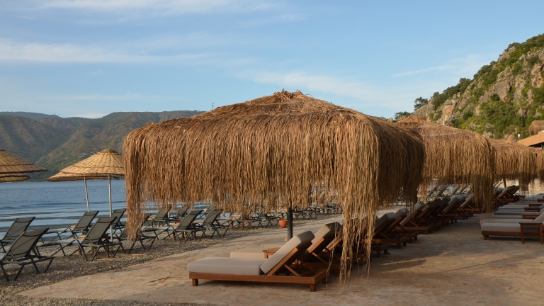 Sea front relaxation at Neilson | Cook's Club Adakoy